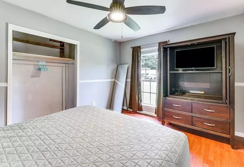 Fort Walton Beach Home W/ Grill: 4 Mi To Beach!