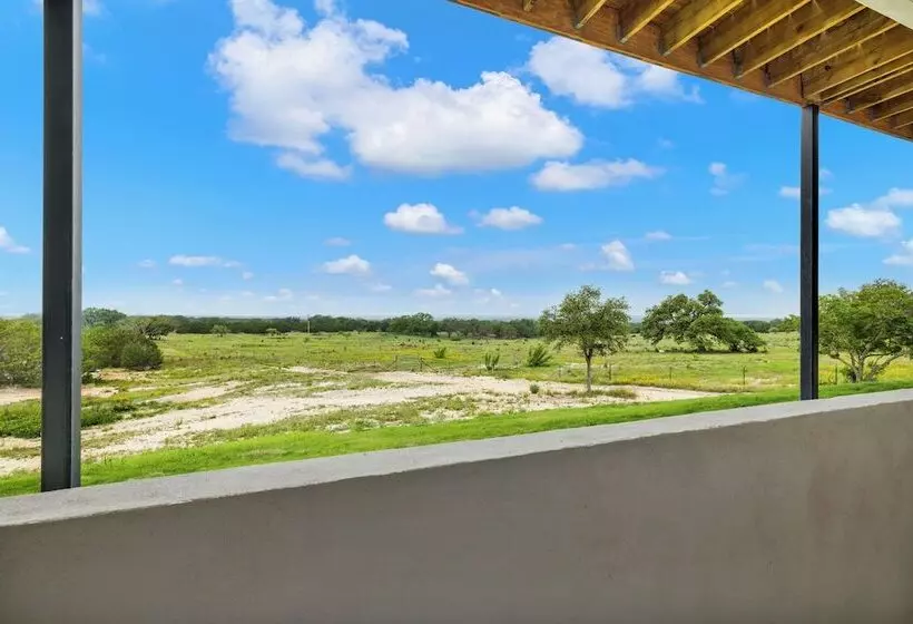 The Bentley Hotel   Andy Worhol Room   Hill Country View