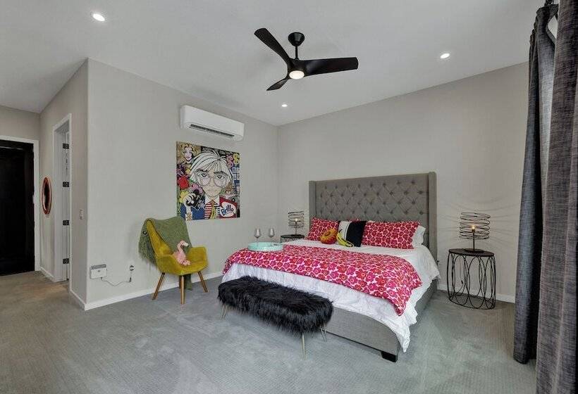 The Bentley Hotel   Andy Worhol Room   Hill Country View