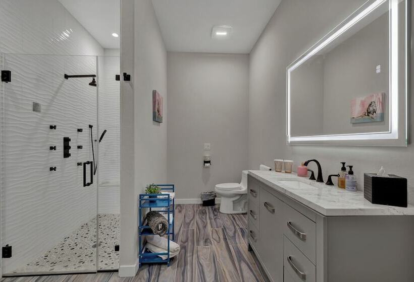 The Bentley Hotel Sinatra Room Hill Country View