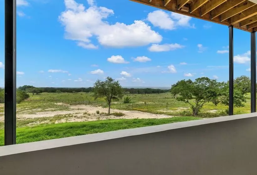 The Bentley Hotel   Sinatra Room   Hill Country View