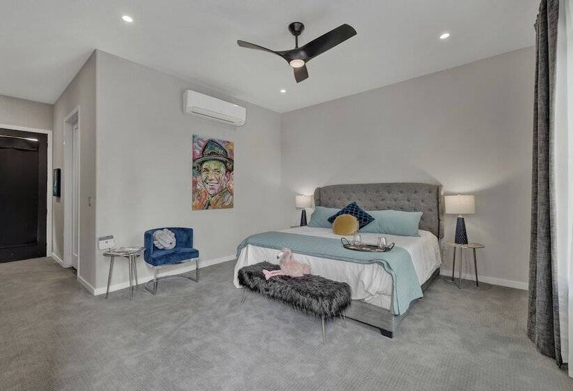 The Bentley Hotel Sinatra Room Hill Country View