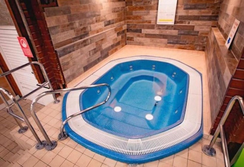 هتل Pet Friendly Lodge   Sleeps6   Long Stay Discount