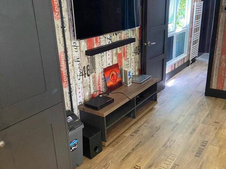 هتل Pet Friendly Lodge   Sleeps6   Long Stay Discount