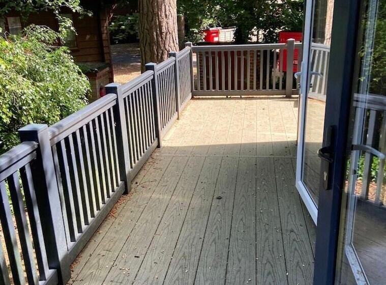 هتل Pet Friendly Lodge   Sleeps6   Long Stay Discount