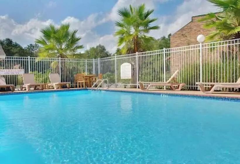 Hotelli Express Inn Leesville Ft Johnson, Surestay Collection By Bw