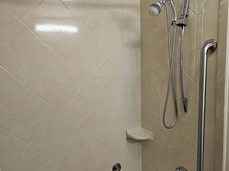 酒店 Express Inn Leesville Ft Johnson, Surestay Collection By Bw