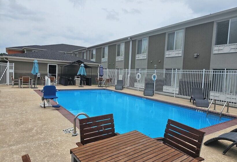 酒店 Express Inn Leesville Ft Johnson, Surestay Collection By Bw