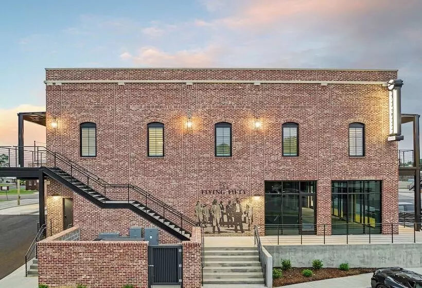 ホテル The Flying Fifty