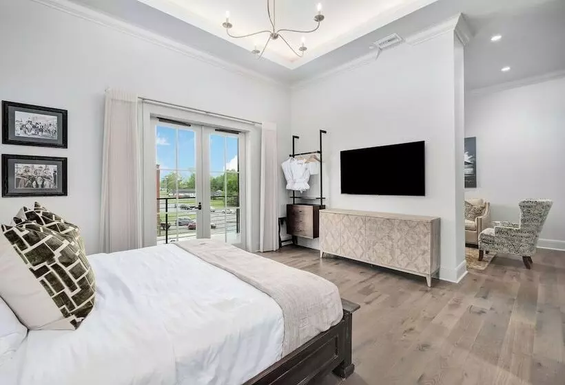 ホテル The Flying Fifty