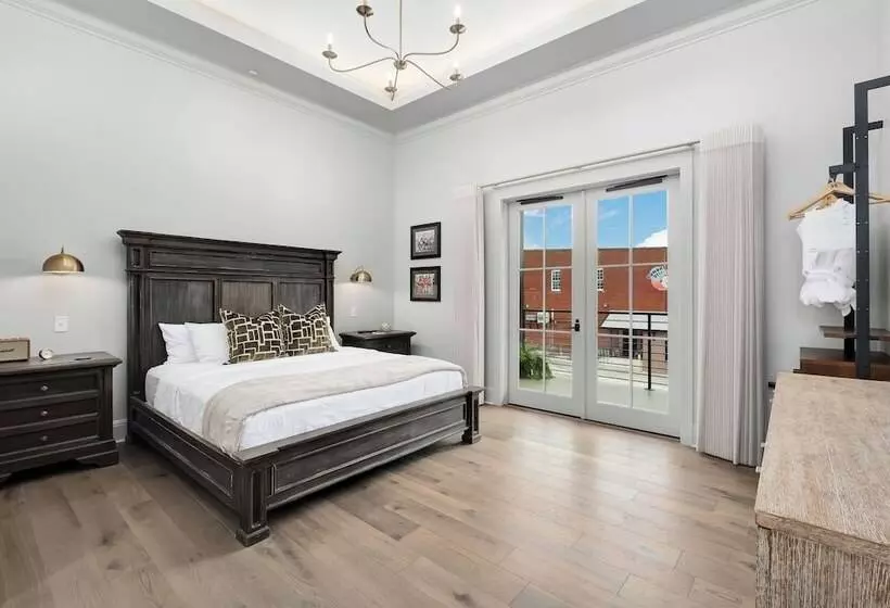 ホテル The Flying Fifty