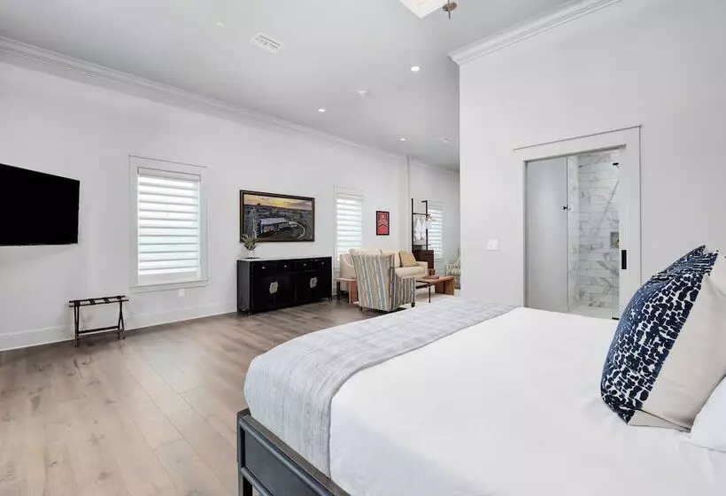 ホテル The Flying Fifty