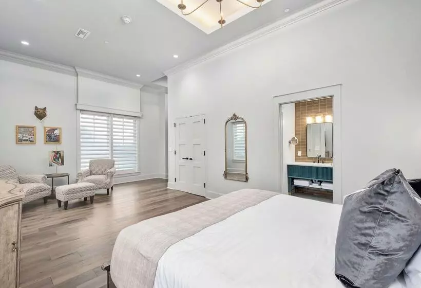 ホテル The Flying Fifty