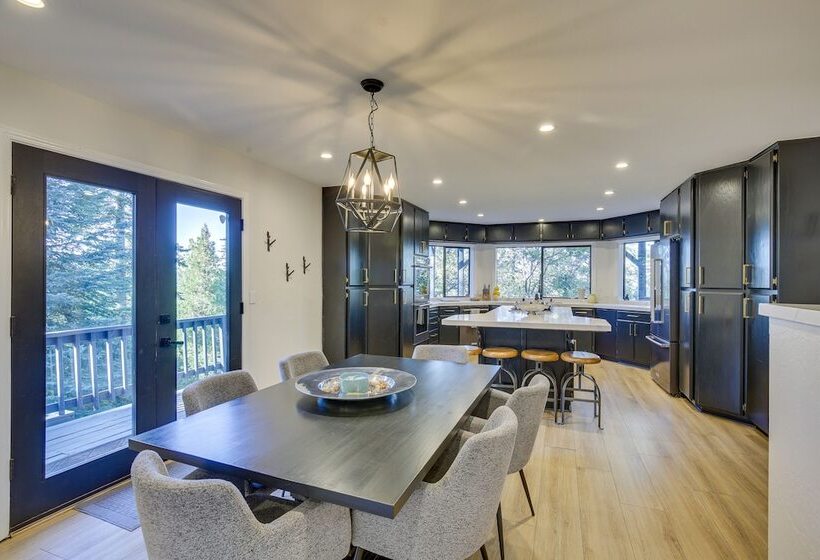 3 Decks, Game Room + Views: Lake Arrowhead Home!