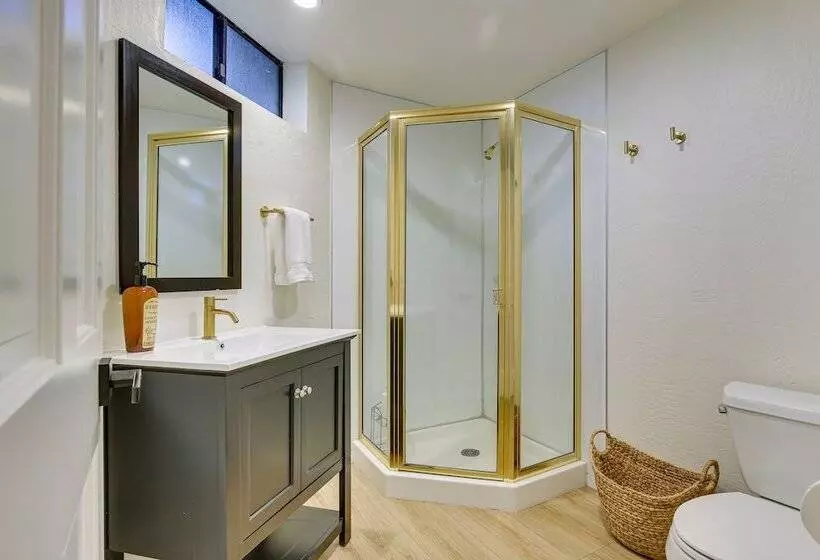 3 Decks, Game Room + Views: Lake Arrowhead Home!