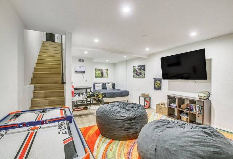 3 Decks, Game Room + Views: Lake Arrowhead Home!