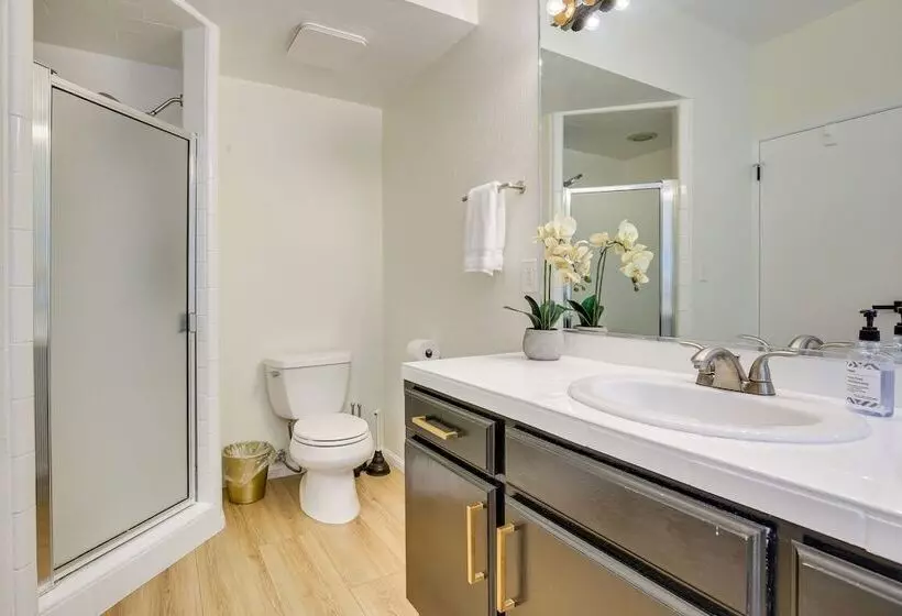 3 Decks, Game Room + Views: Lake Arrowhead Home!