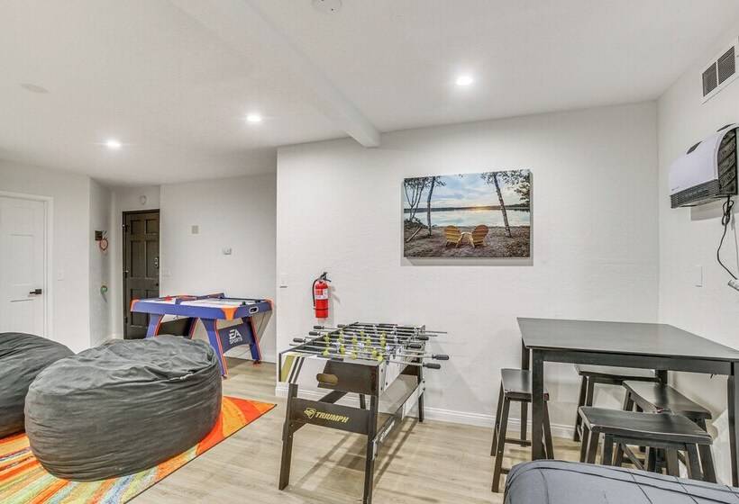 3 Decks, Game Room + Views: Lake Arrowhead Home!