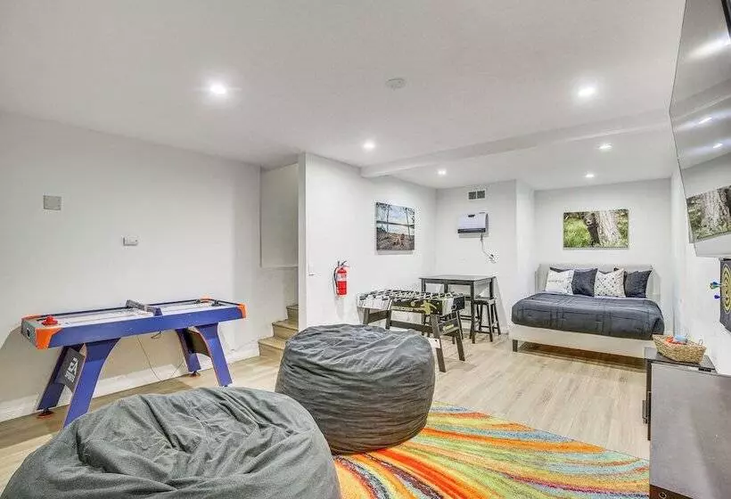 3 Decks, Game Room + Views: Lake Arrowhead Home!