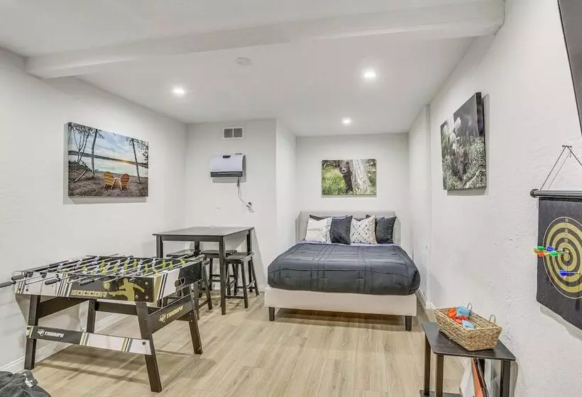 3 Decks, Game Room + Views: Lake Arrowhead Home!