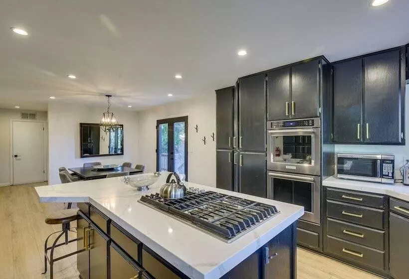 3 Decks, Game Room + Views: Lake Arrowhead Home!