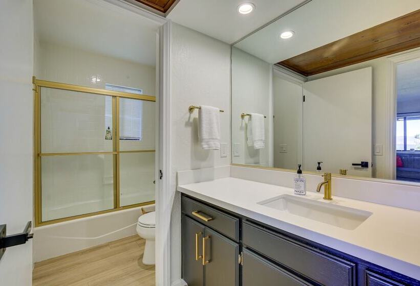 3 Decks, Game Room + Views: Lake Arrowhead Home!