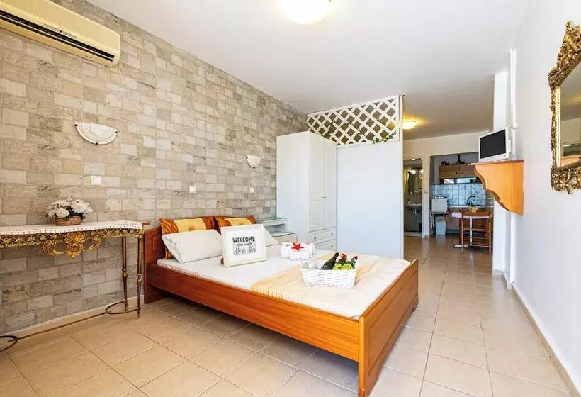 Lions Apartments