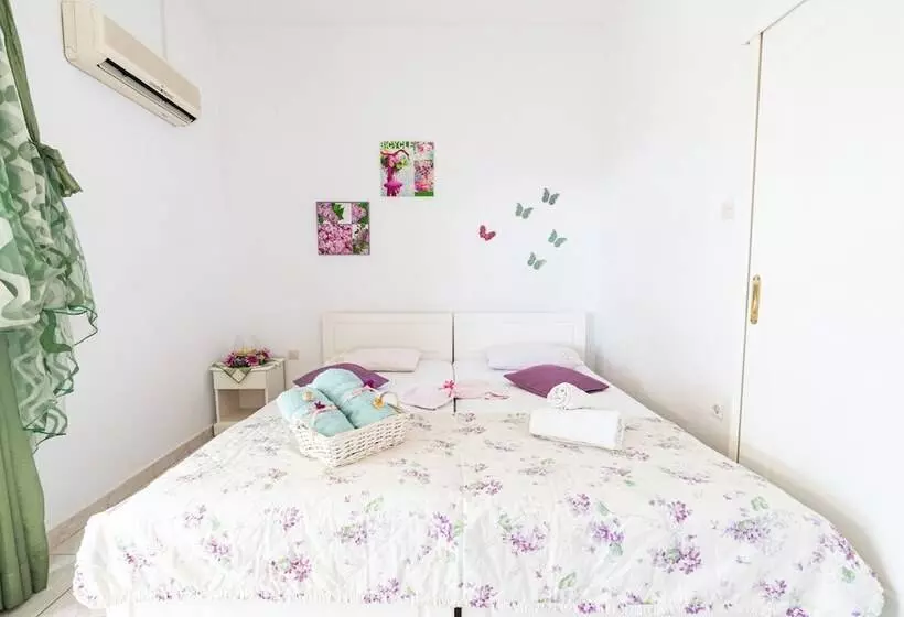 Lions Apartments