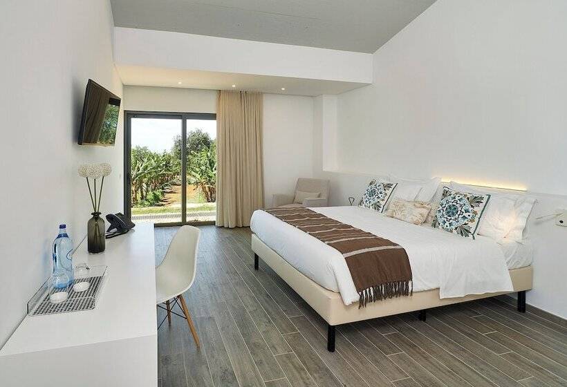 Mercedes Country House