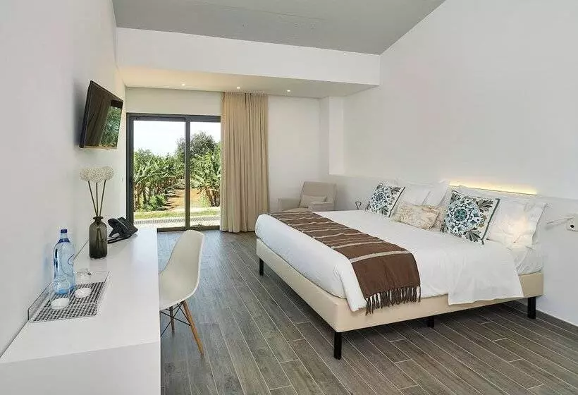 Mercedes Country House