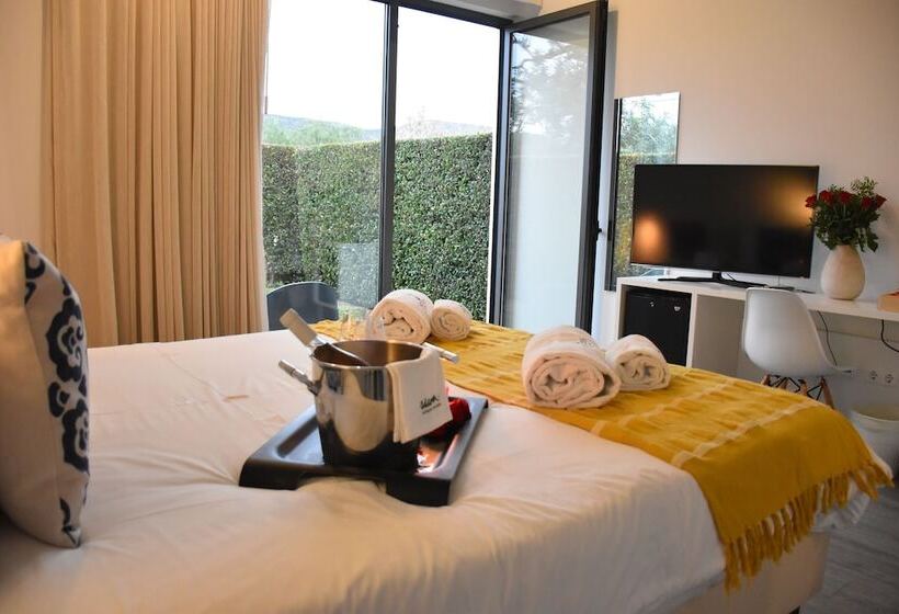 Mercedes Country House