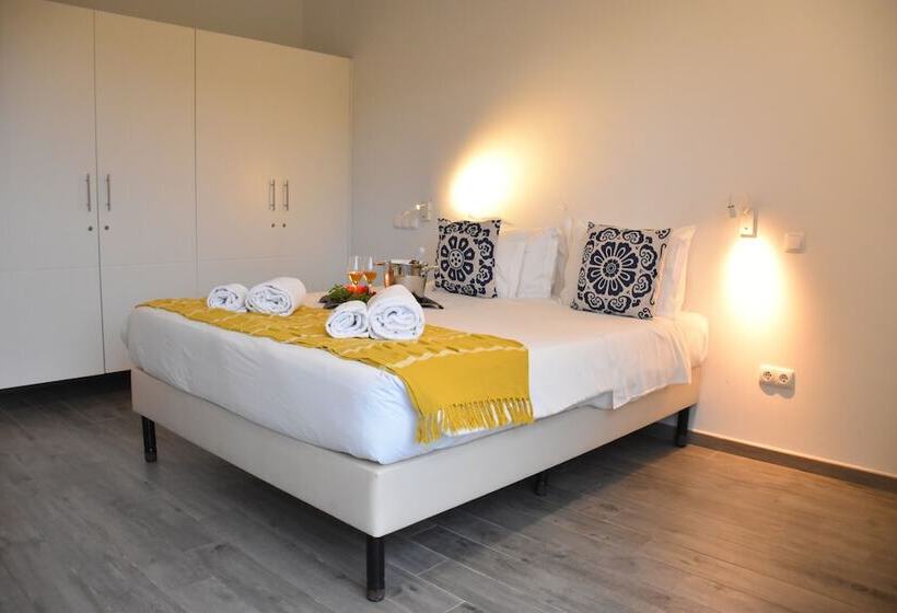 Mercedes Country House