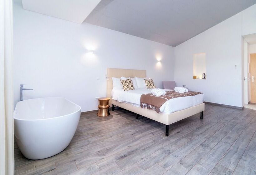 Mercedes Country House