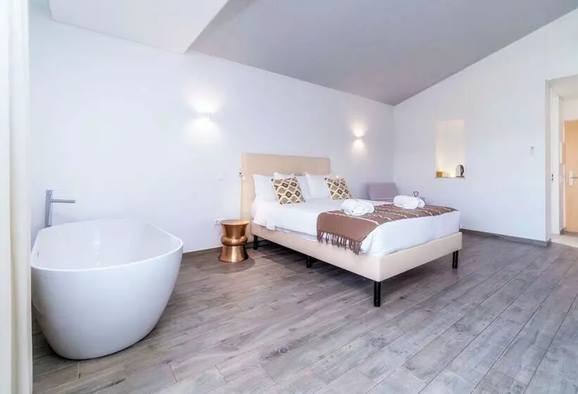 Mercedes Country House