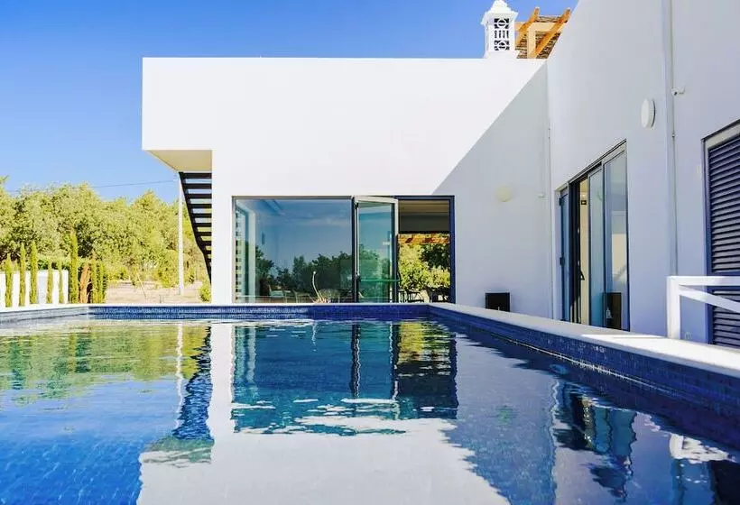 Mercedes Country House