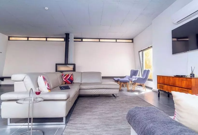 Mercedes Country House