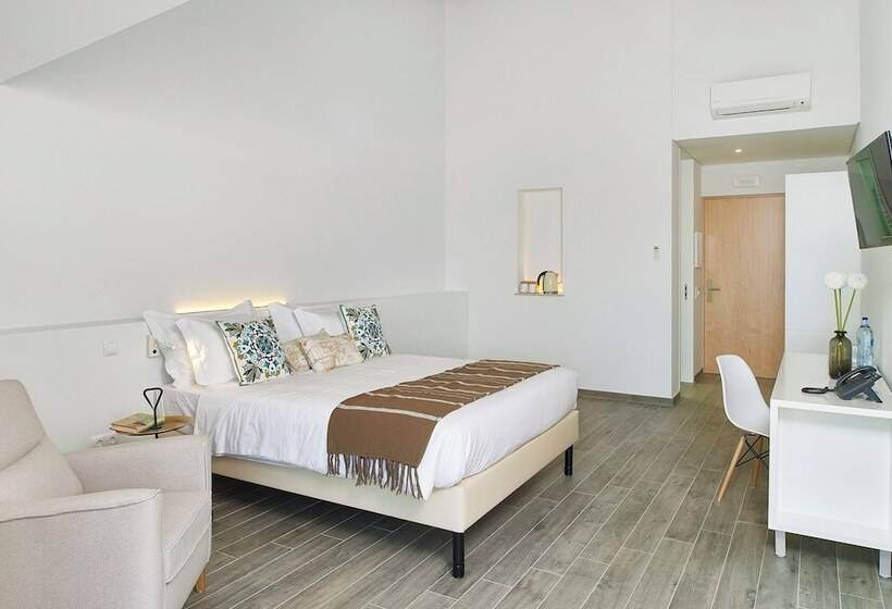 Mercedes Country House