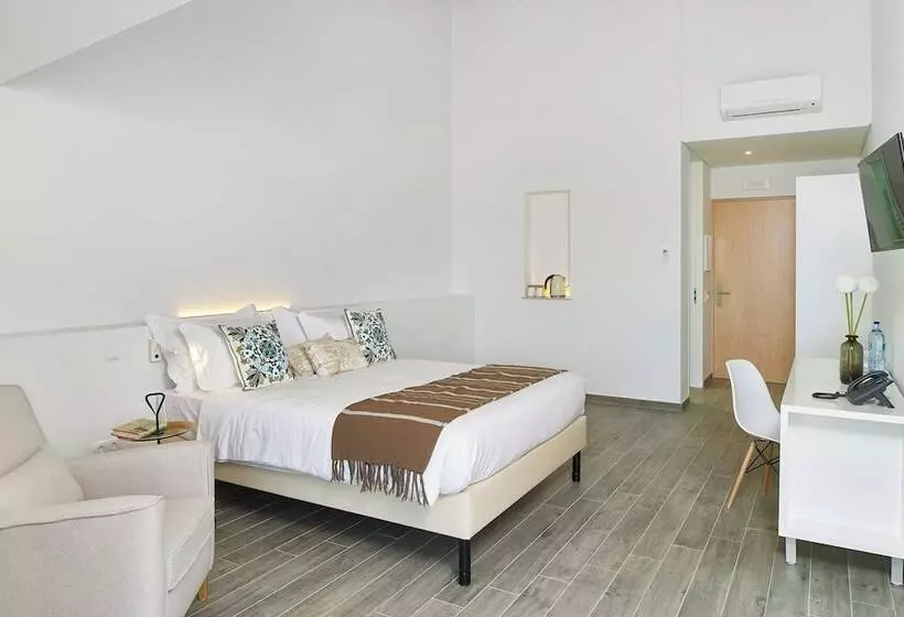 Mercedes Country House