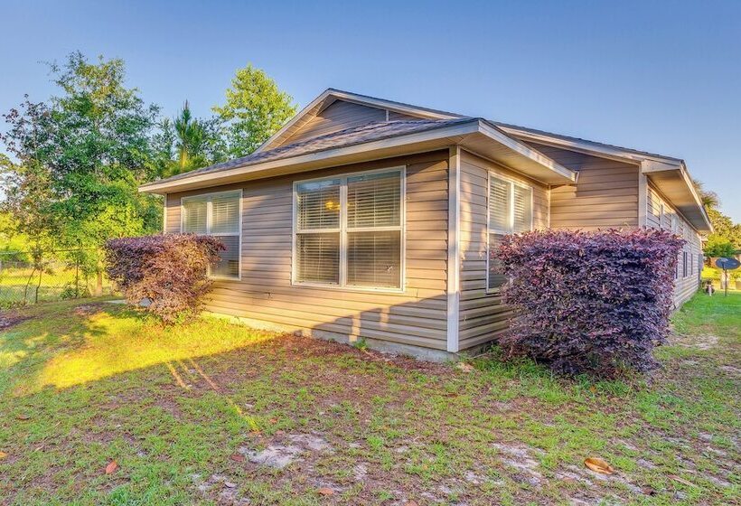 Navarre Home W/ Furnished Patio < 2 Mi To Beach!