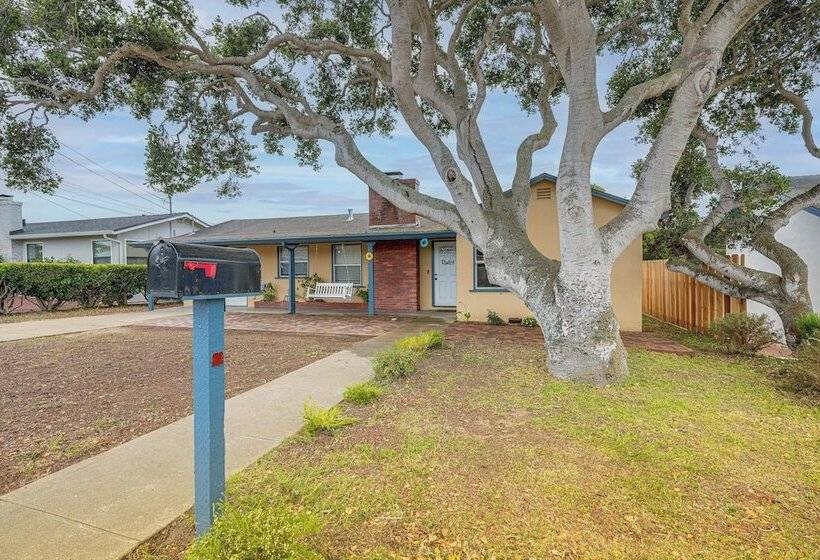 Peaceful Del Rey Oaks Retreat: 2 Mi To Beaches!