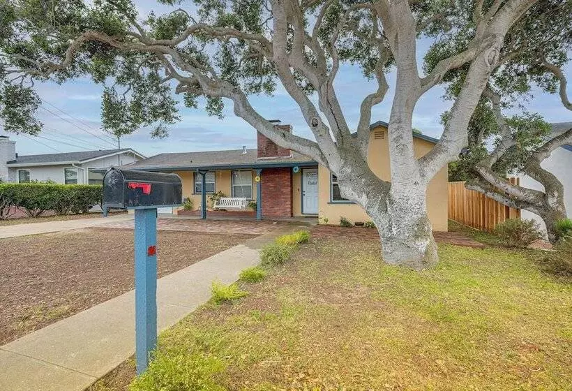 Peaceful Del Rey Oaks Retreat: 2 Mi To Beaches!