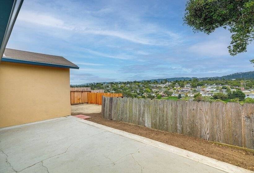 Peaceful Del Rey Oaks Retreat: 2 Mi To Beaches!