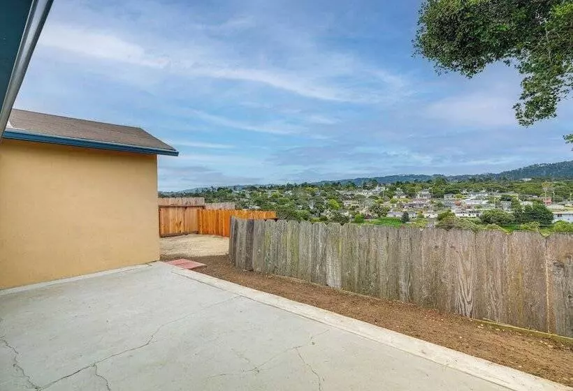 Peaceful Del Rey Oaks Retreat: 2 Mi To Beaches!
