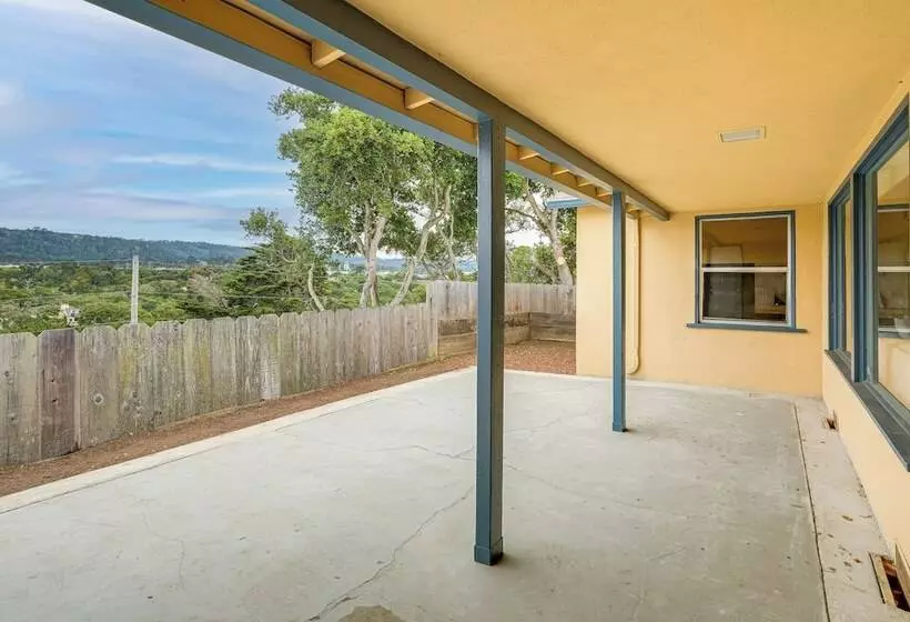 Peaceful Del Rey Oaks Retreat: 2 Mi To Beaches!