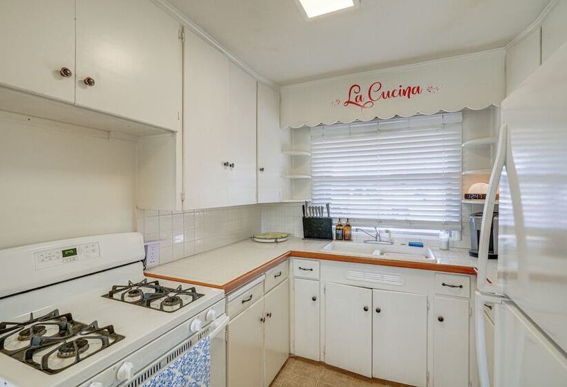 Peaceful Del Rey Oaks Retreat: 2 Mi To Beaches!