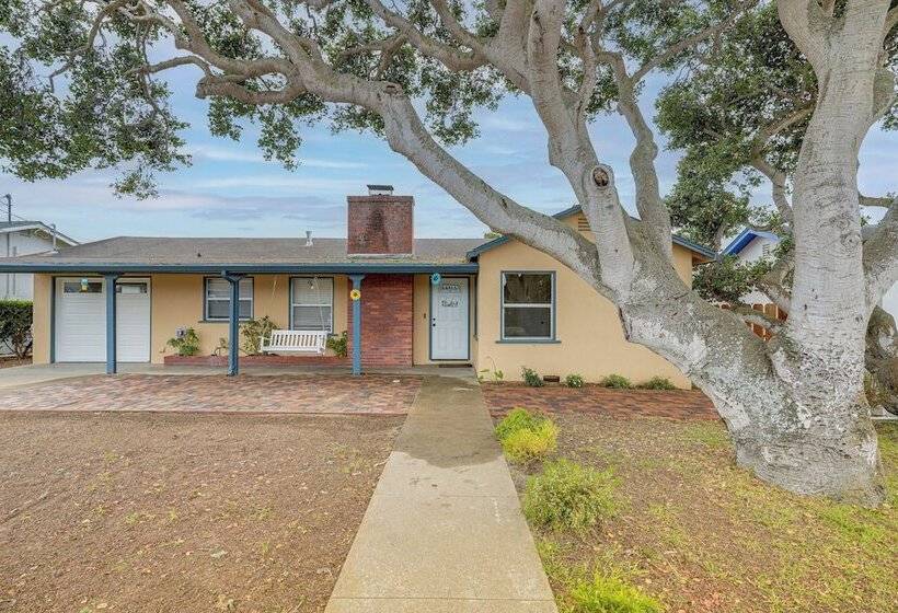 Peaceful Del Rey Oaks Retreat: 2 Mi To Beaches!