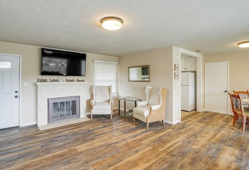 Peaceful Del Rey Oaks Retreat: 2 Mi To Beaches!