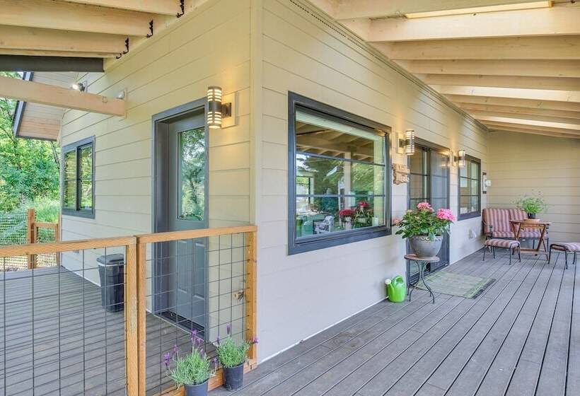Peaceful Eugene Country Cottage W/ Mountain Views