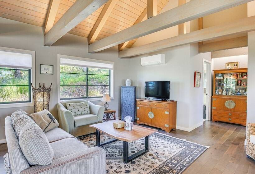 Peaceful Eugene Country Cottage W/ Mountain Views