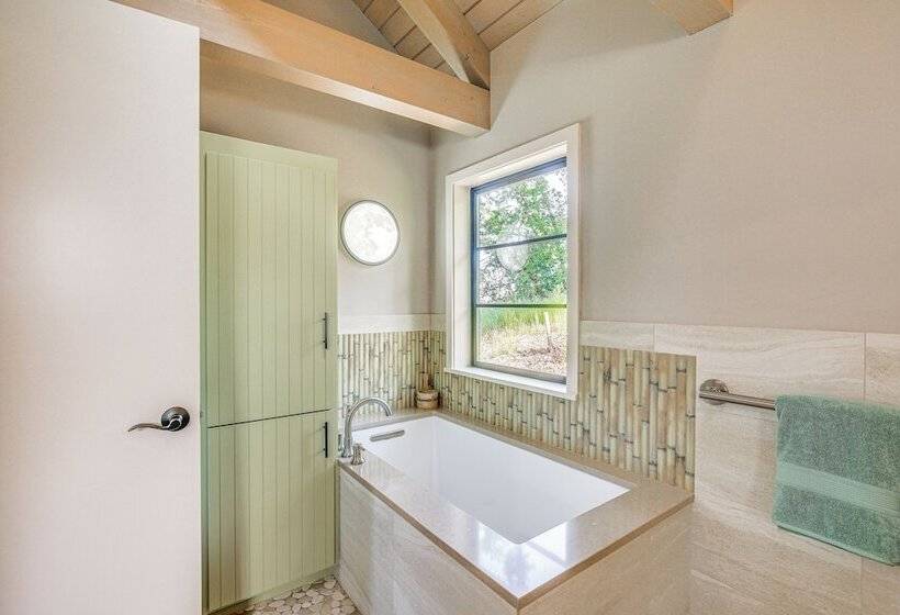 Peaceful Eugene Country Cottage W/ Mountain Views